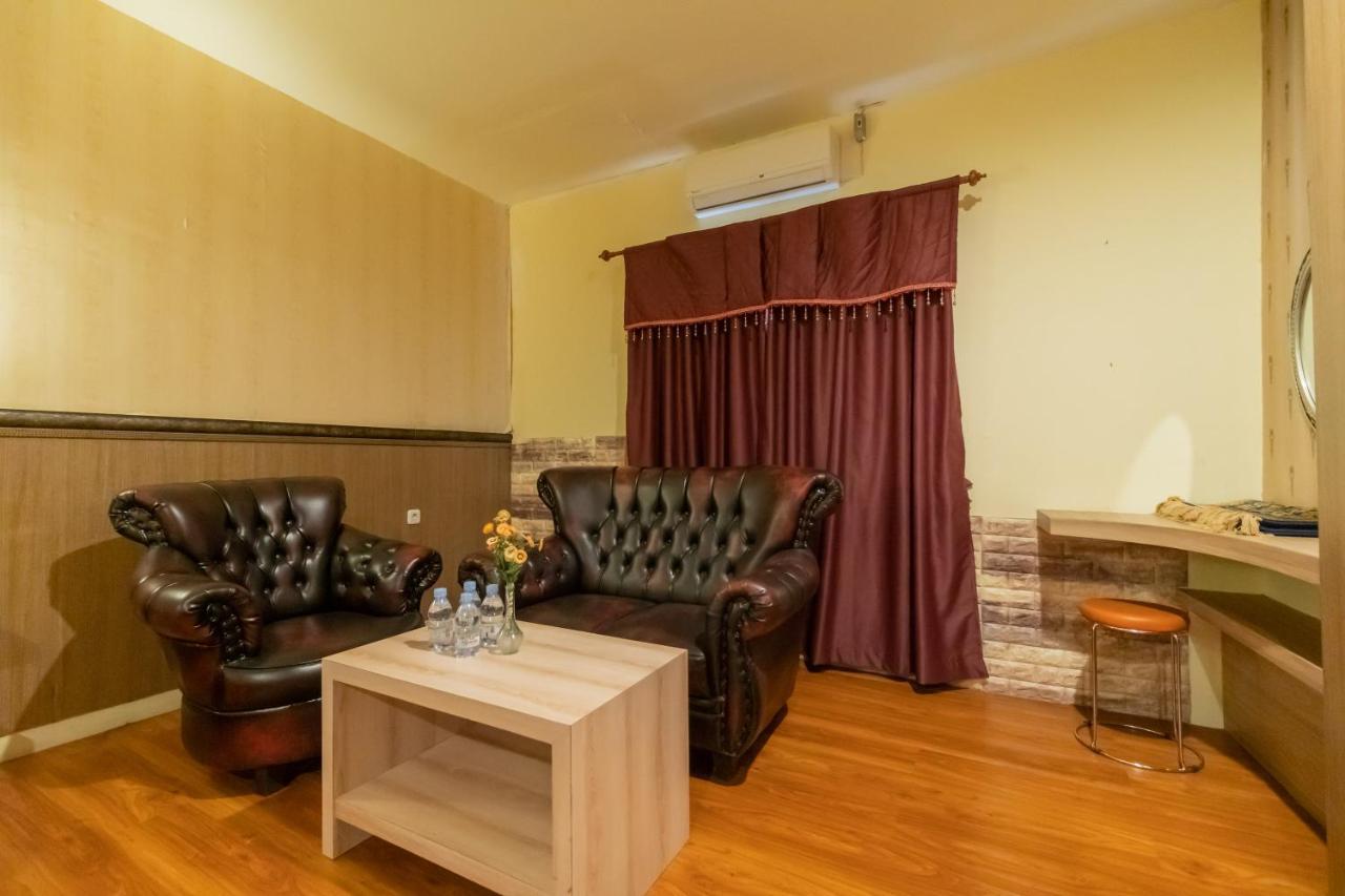 فندق أو واي أو 736 بيست سكيب باليمبانغْ المظهر الخارجي الصورة